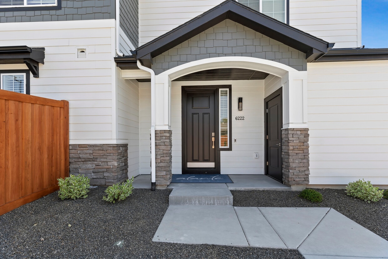 Foto principal - 6238 S Astrantia Ln