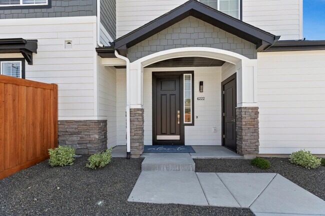 Building Photo - 10951 W Lavonne Ln