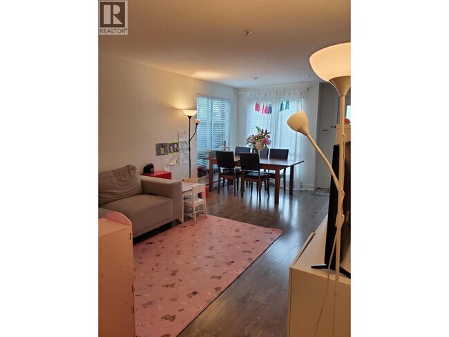 Photo du bâtiment - 500 Royal Ave