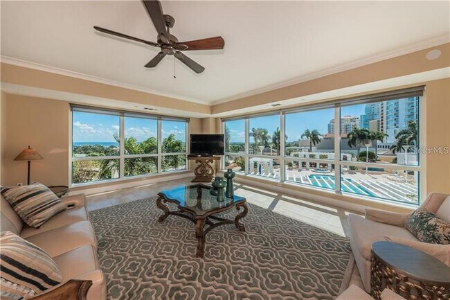 Foto del edificio - 400 Beach Dr NE