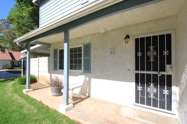 Foto del edificio - Two-Story 3-Bedroom Condo in Redlands!