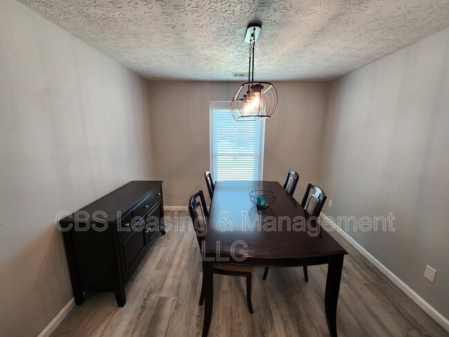 Foto del edificio - 5126 Stonegate Dr