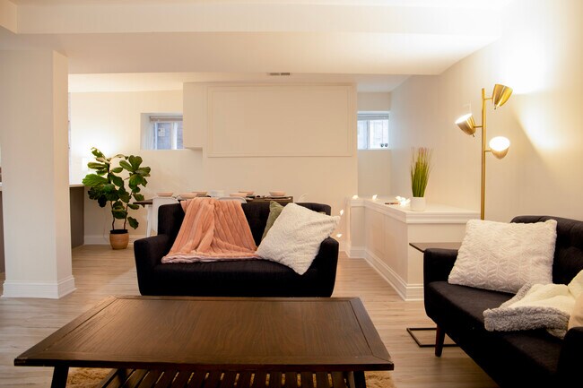 Foto del edificio - 5917 N Winthrop Ave