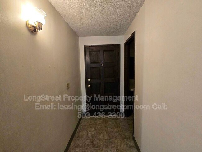Foto del edificio - 2145 NW Highland Dr
