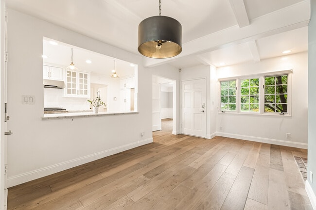 Building Photo - 2450 Hermosita Dr