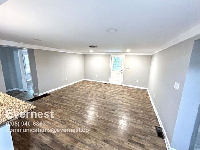 Foto del edificio - 3 Bed, 2 Bath Home with Fenced Yard / Pet-Friendly / Vouchers Accepted / Available Now!