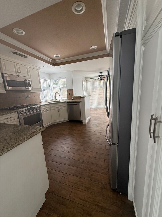 Foto del edificio - 5 bed, 3 bath home in desirable Wood Ranch...