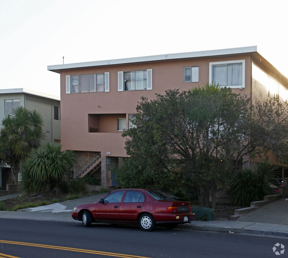 Foto del edificio - 1525 Sullivan Ave