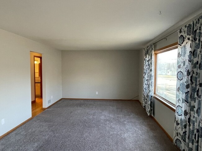 Building Photo - Three Bedroom Home in NE Rochester MN