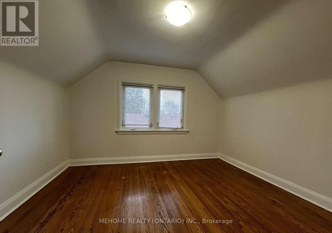 Building Photo - 80 Vanbrugh Ave