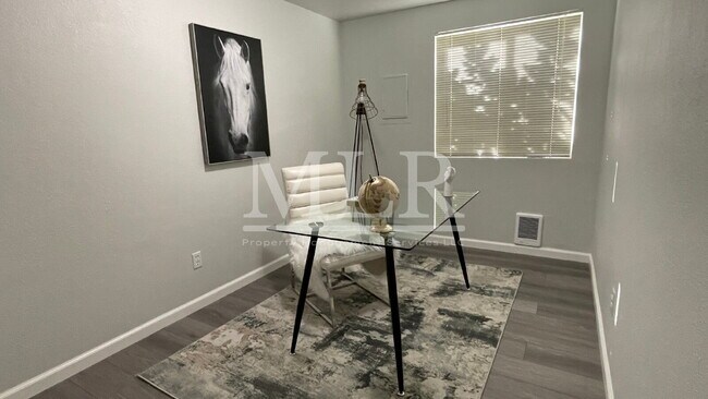 Foto del edificio - 1700 Lake Park Dr SW
