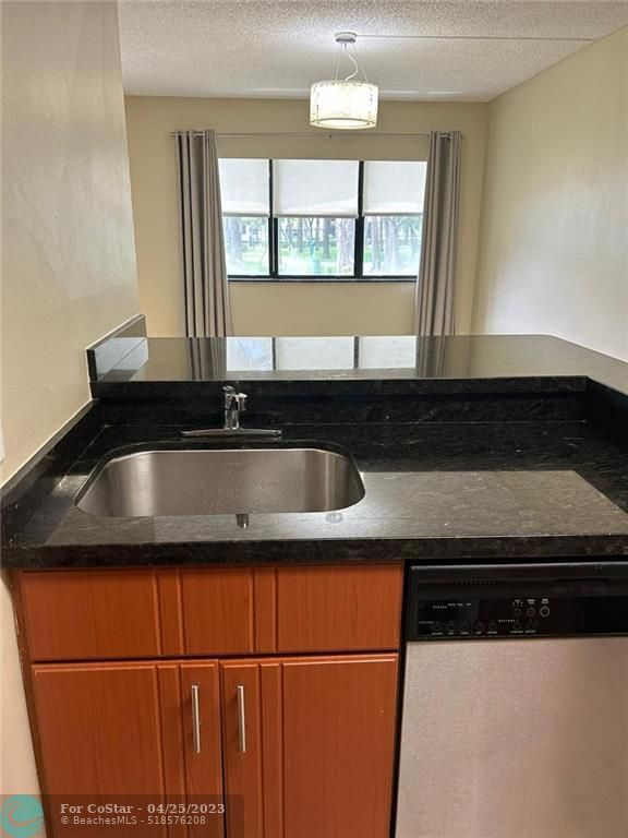 Foto del edificio - 540 S Park Rd