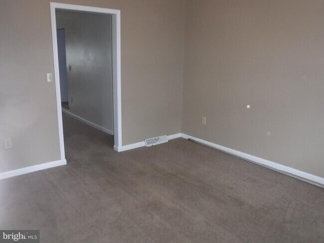 Building Photo - 824 Pope Ave