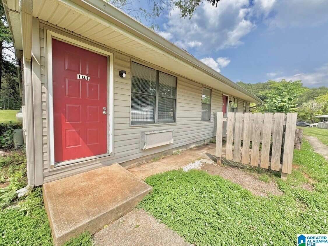 Primary Photo - 1700 Greenbrier Dear Rd