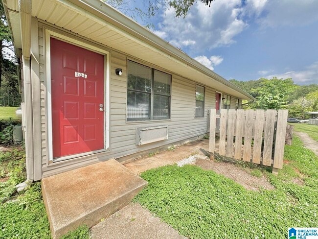 Building Photo - 1700 Greenbrier Dear Rd