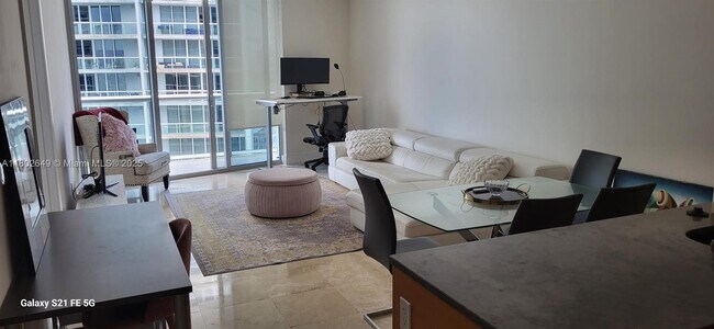 Foto del edificio - 475 Brickell Ave