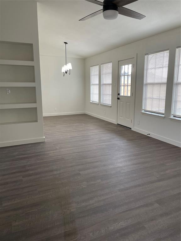 Building Photo - 1700 Garden Villa Dr