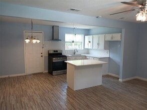 Building Photo - 4418 Sherwood Dr