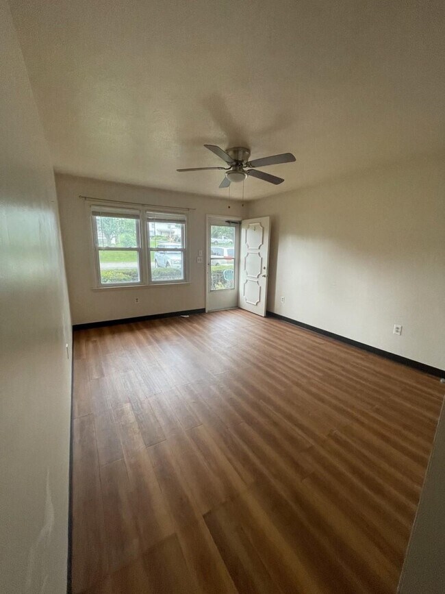 Foto del edificio - 1045 Moore St