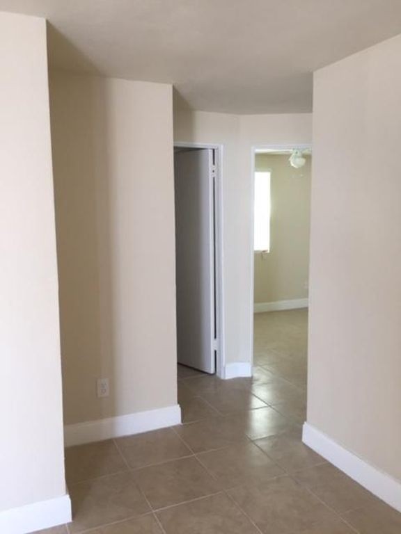 Building Photo - Renovated 2 Bedroom - Downtown