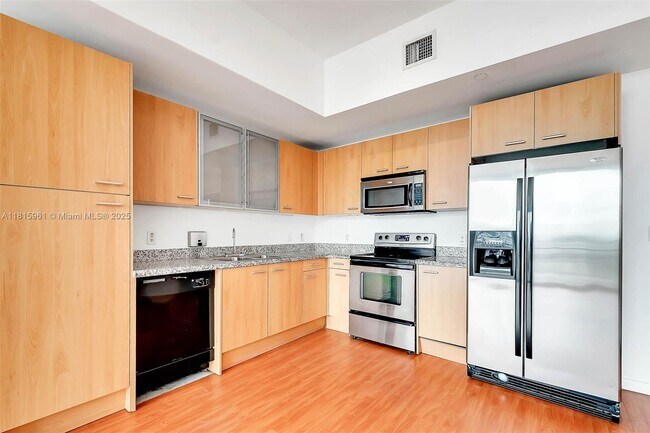 Building Photo - 1350 NW 8th Ct