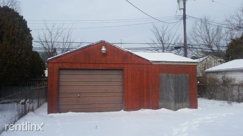 Building Photo - 15557 Collinson Ave