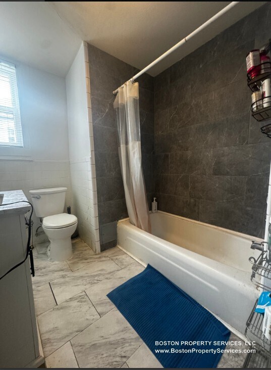 Building Photo - 818 Parker St