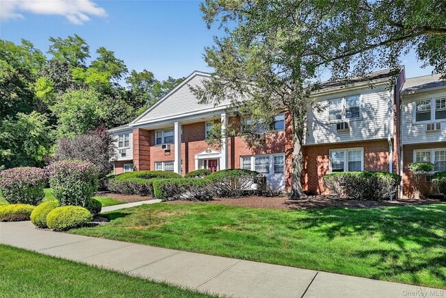 Building Photo - 16 Roundtree Cir