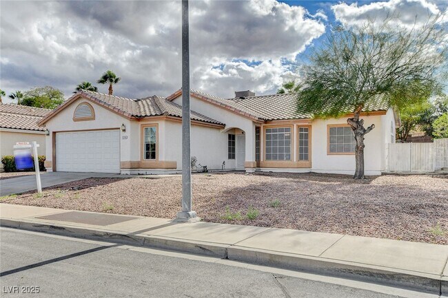 Foto del edificio - 114 E Tamarack Dr