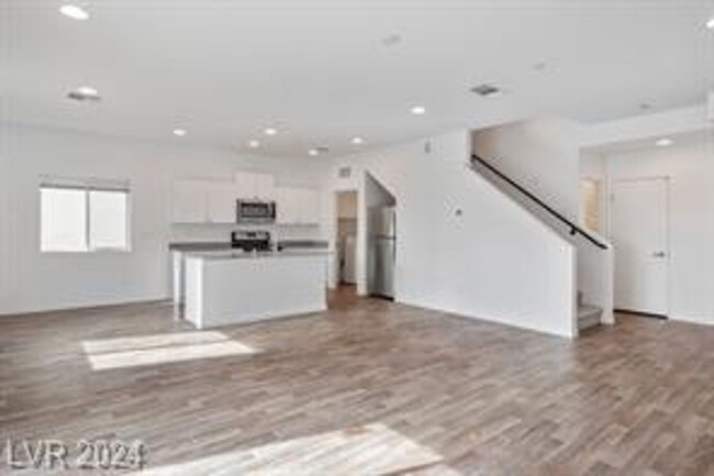 Building Photo - Gorgeous Modern 4 Bedroom Home in Gated Co...