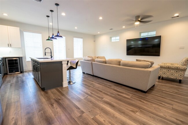 Foto del edificio - 2056 Johanna Dr