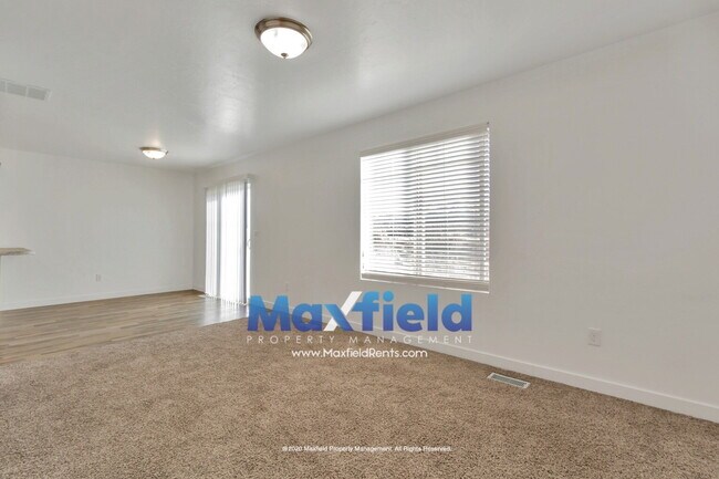 Building Photo - $1000 Off Rent -Townhouse Draper - 3 BD 2.5 BA 2 GA - 2250 Square Feet - New Carpet