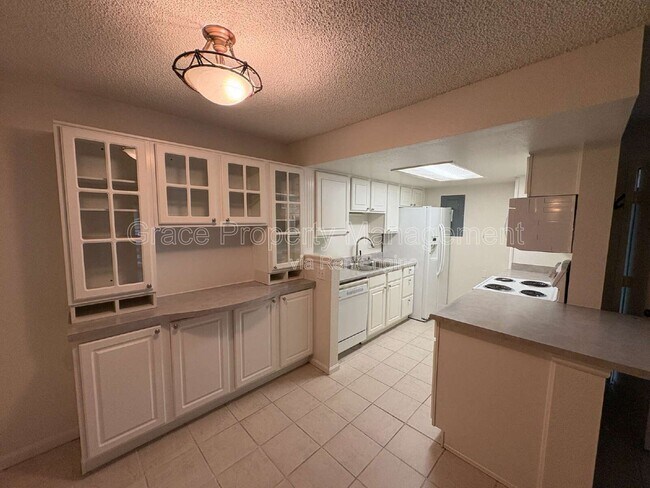 Building Photo - 8555 E Fairmount Dr