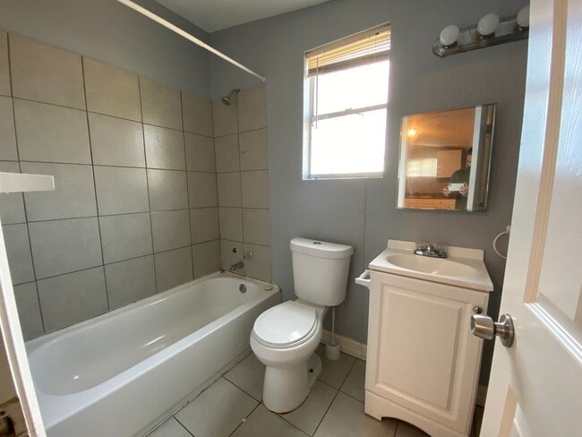 Building Photo - 3114 Avenue M 1/2