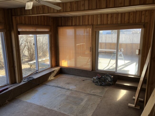 Building Photo - $995 - 3 bed 1 bath - Single Family Home