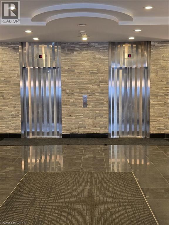 Photo du bâtiment - 135 James St S