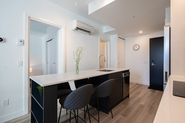 Building Photo - 1438 Avenue Overdale