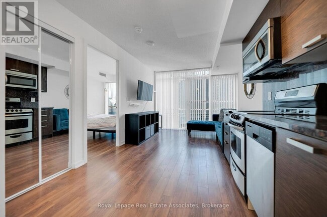 Building Photo - 36 Lisgar St