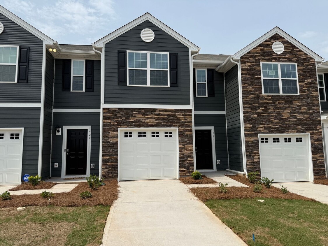 Primary Photo - Brand New home in York!