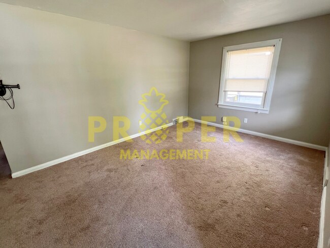Foto del edificio - beautiful 2 bedroom 1 bathroom brick bungalow