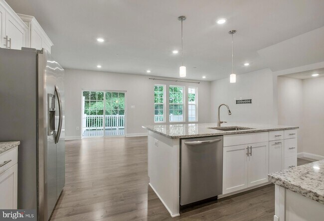 Foto del edificio - 2738 Lady Slipper Rd