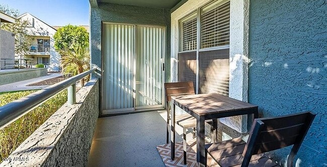 Foto del edificio - 445 S Dobson Rd