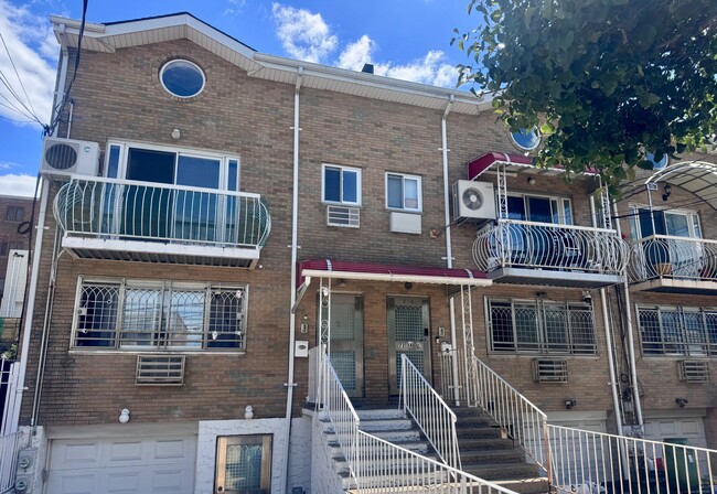 Building Photo - 72-38 Calamus Ave