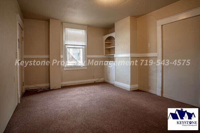 Foto del edificio - Ground Level, One Bedroom Apartment with A...