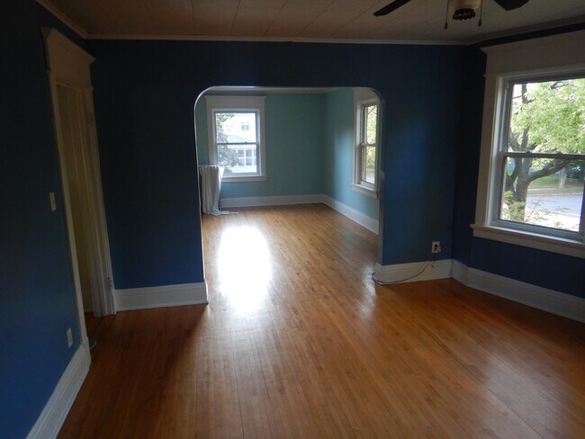 Dining room - 898 Burr St