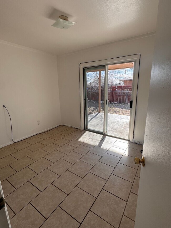 Foto del edificio - Cozy Home for rent off Poplar