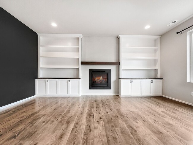 Foto del edificio - Newly built home with major upgrades in Br...