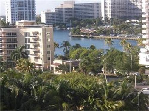 Building Photo - 4001 S Ocean Dr