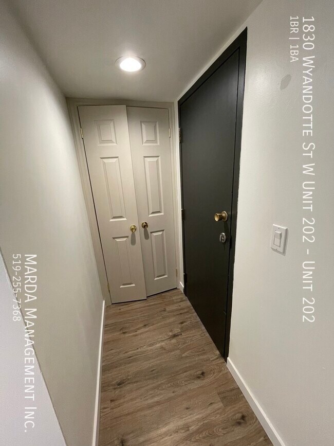 Photo du bâtiment - RENOVATED 1 BED/1 BATH- WEST END + HYDRO! ...