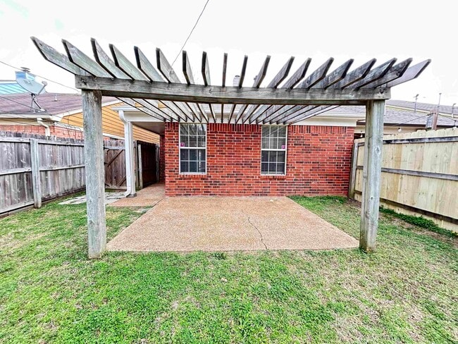Building Photo - 1861 Winship Dr